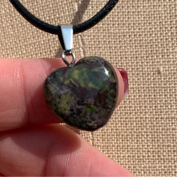 Handmade Genuine Stone Heart Amulet Necklace - Picture 3 of 15